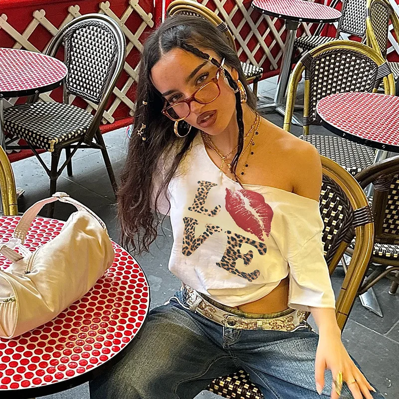 Canotta sexy per ragazza calda americana a maniche corte con stampa leopardata con stampa di lettere europee e americane transfrontaliere