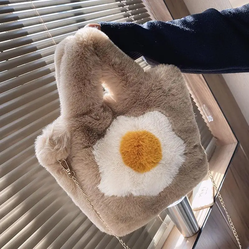 

Женская сумка-кроссбоди из искусственного кроличьего меха 2024: Элитная пушистая сумка-яйцо, плюшевая сумка-тоут для повседневного использования – ощущение роскоши