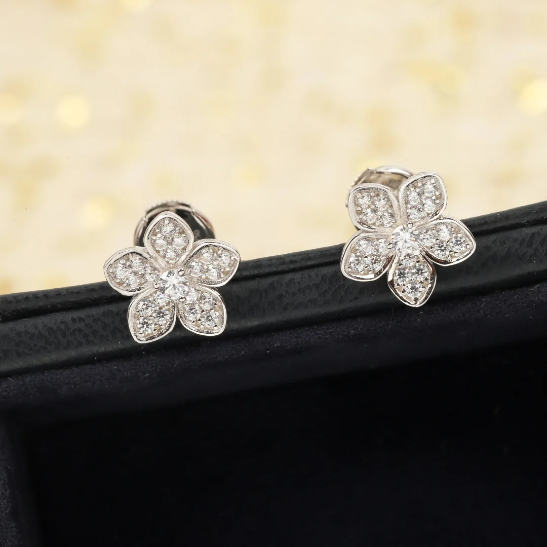 

Europe Designer 925 Silver Platinum Diamond Flower Small Elegant Earrings Woman Dainty Jewelry