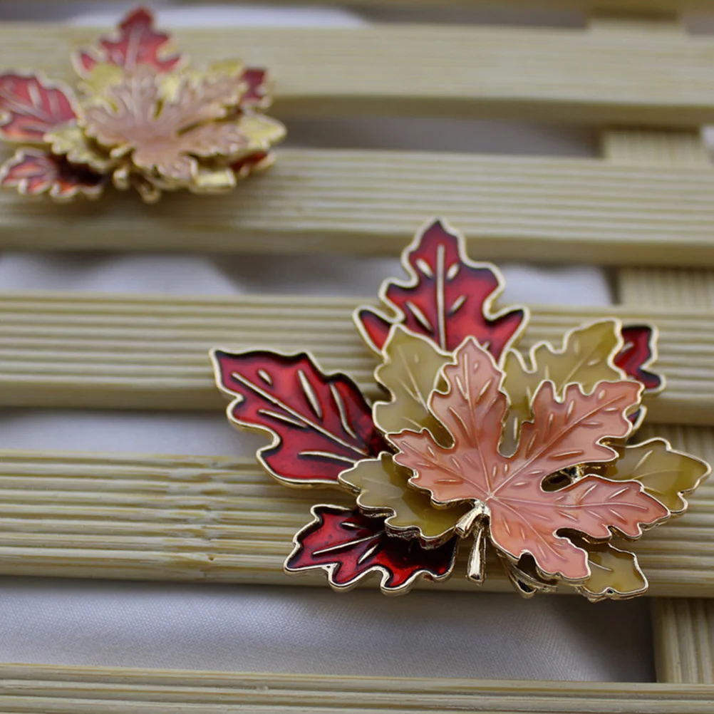 

Maple Leaf Brooch Delicate Leaf Shaped Breastpin Exquisite Alloy Corsage Clip Chic Blazer Party Wedding Accessory