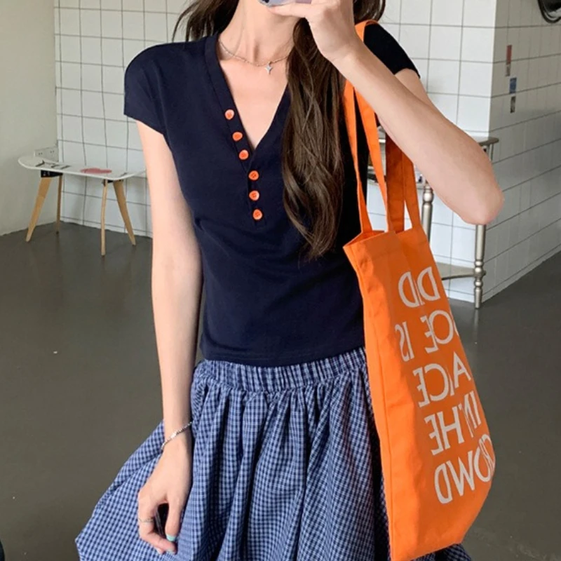 

V-neck button-down right shoulder design short-sleeved T-shirt for women 2026 new summer fashion and age-reducing beautiful top
