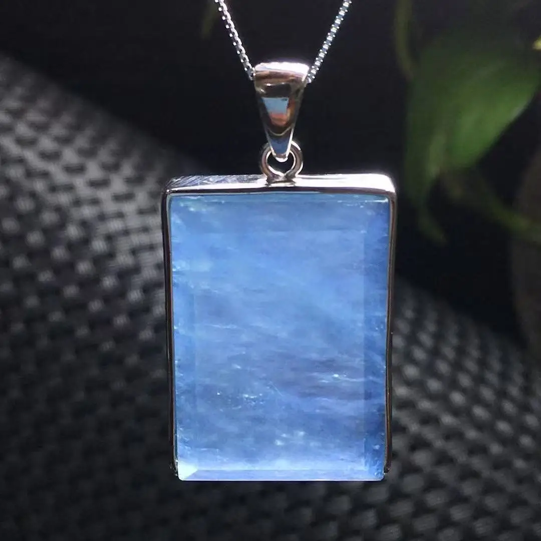 

Цельный кулон из серебра 925 пробы с натуральным аквамарином и кристаллами квадратной формы