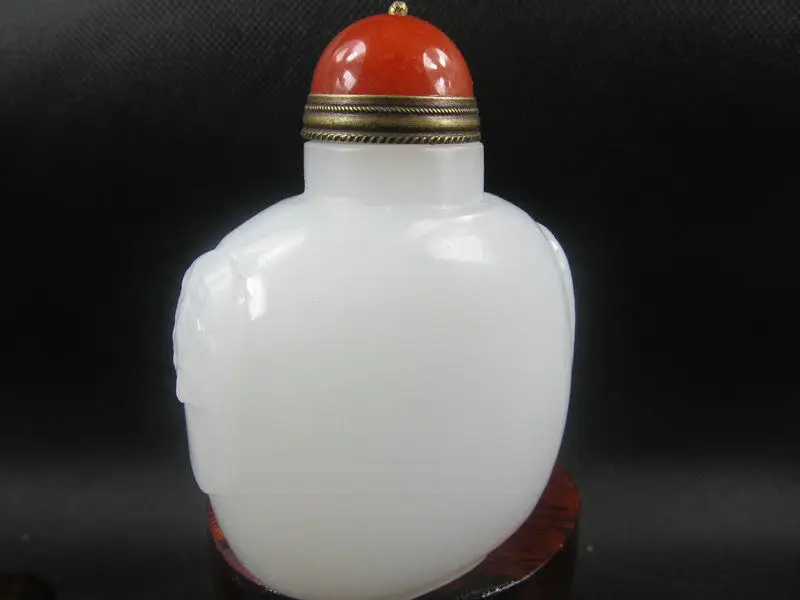 Chinese Perfect shape 3.2 inches Nephrite Jade Snuff Bottle