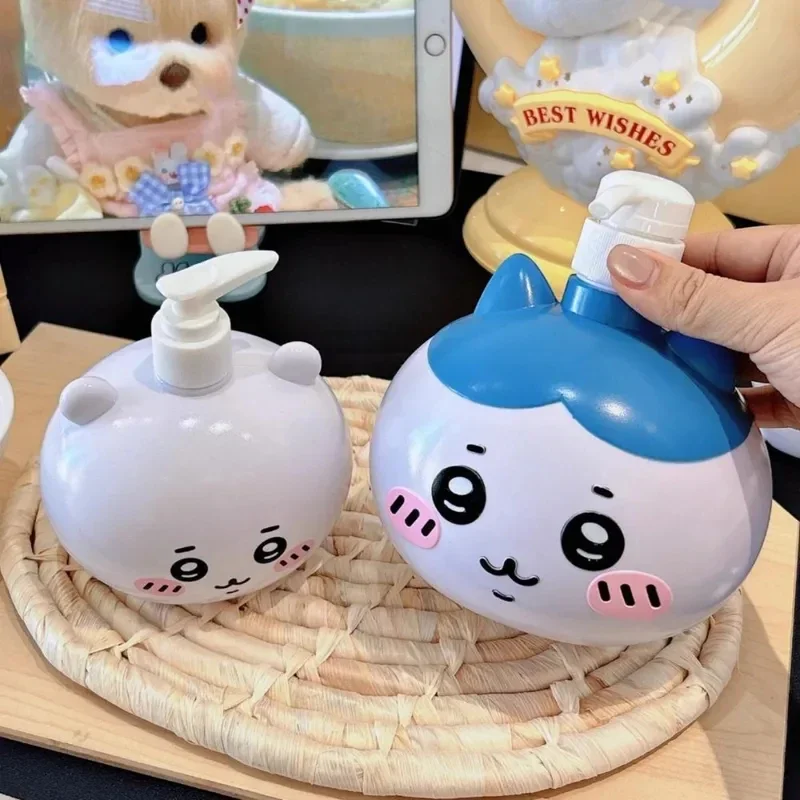 2026 Distributeur de savon mignon Kawaii Hachiware Usagi Momonga, flacon à pression de dessin animé pour gel douche, shampoing, lotion, rangement de salle de bain