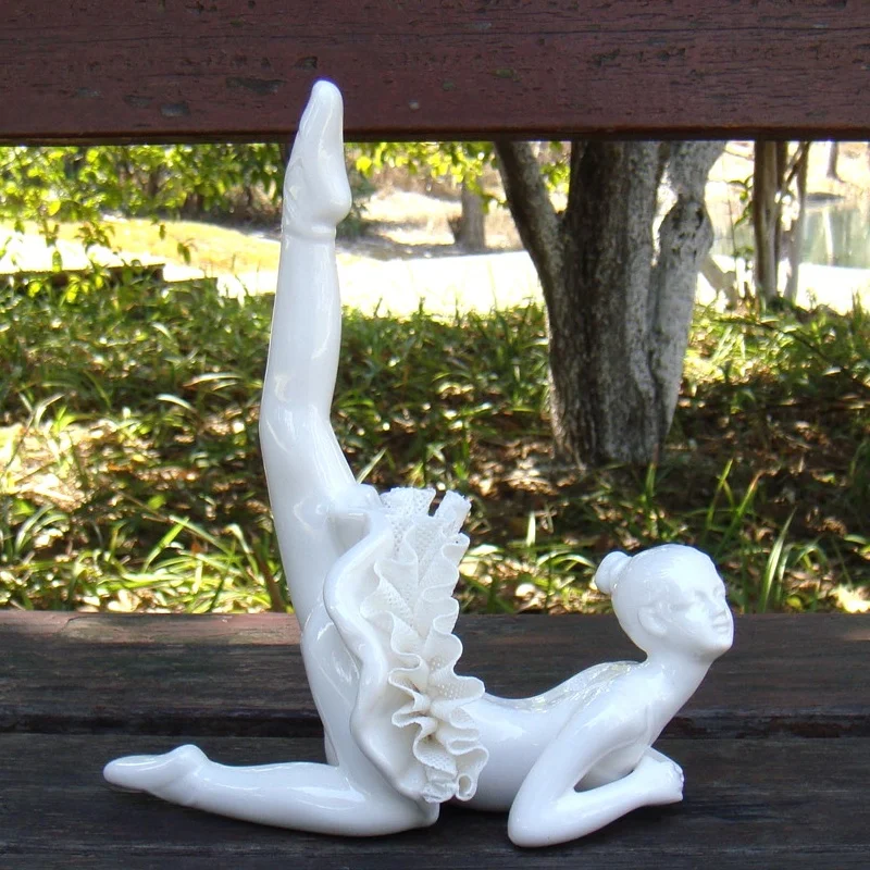 

Elegant Porcelain Ballet Dancer Figurine Ceramic Girl Ballerina Miniature Ornament Craft for Home Decoration Birthday Gift