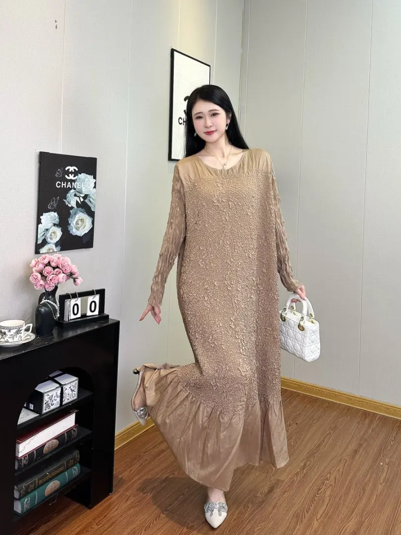 

Miyake Loose Large Size Casual Solid Color Folds Dress Women's Round Neck Long Sleeve Loose Waist Dresses 2025 Summer New Tide