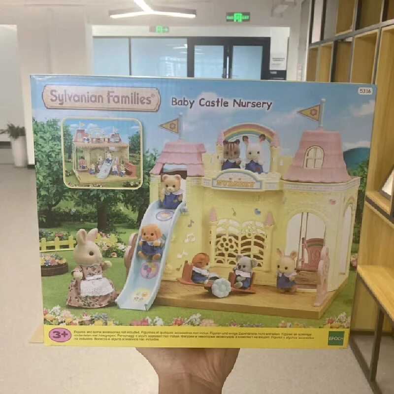Sylvanian Families Rainbow Castle Kindergarten Set Baby Castle Nursery Action Figure Collezione di giocattoli per bambini Regalo di compleanno per bambini