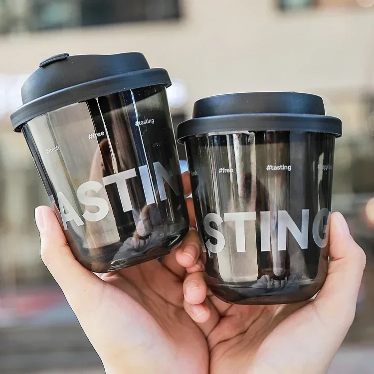 50pcs U-shaped Plastic PET Cold Drink Cups Disposable Letter Patterned Coffee Cup with Lid Black Transparent Coffee Packing Mug