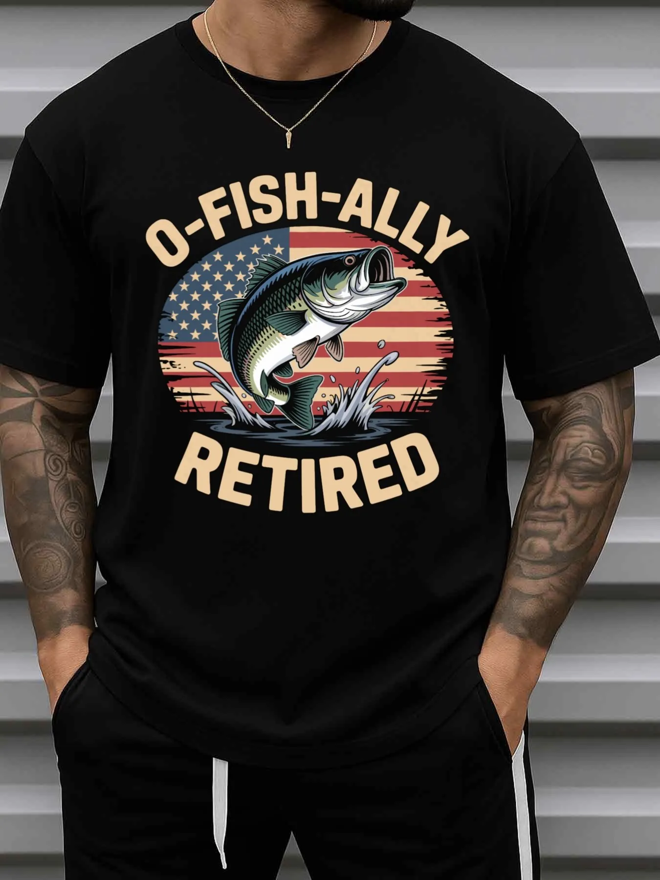 Men's Fun Retirement Fishing Theme T-Shirt - Pure Black Short-Sleeved Shirt with Fish and Retirement Prints, Comfortable Loose Fit, Designed for 60-Year-Old Men, Ideal Gift for Retirement Parties and Everyday Wear