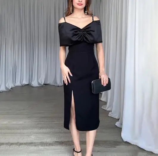 เดรสแขนกุดสีพื้นสำหรับผู้หญิงรุ่นใหม่ประจำฤดูร้อน ดีไซน์จีบคอวีสีพื้นเรียบหรู ช่วยกระชับเอวทรงเอไลน์