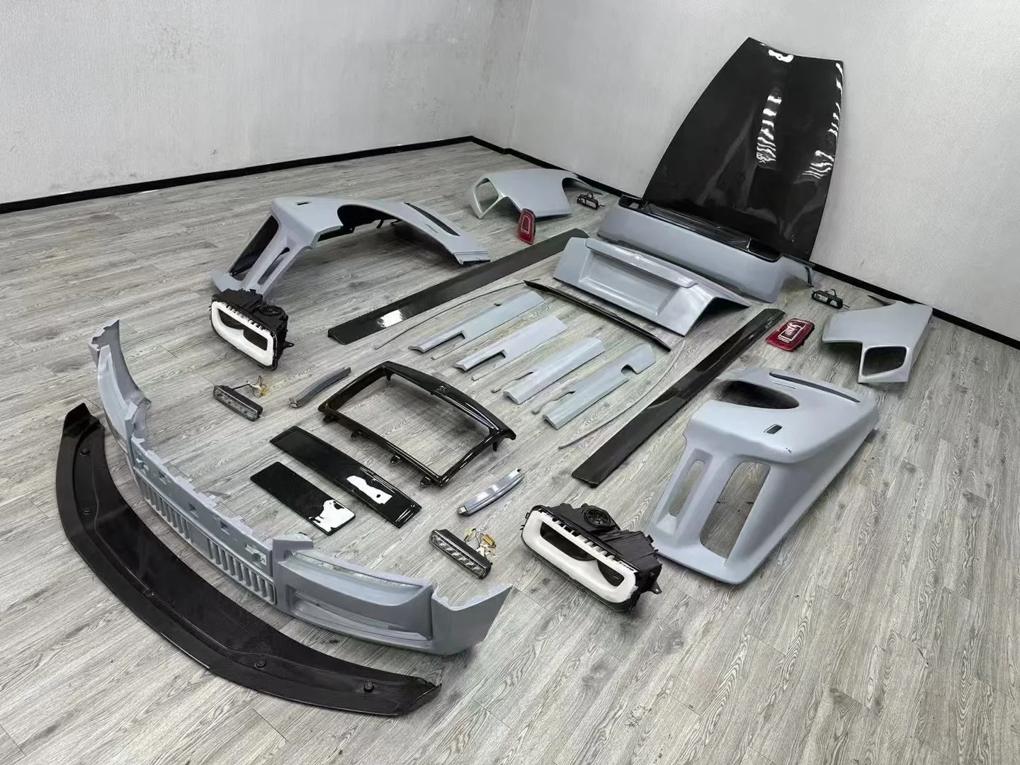The Body Kit in M Style for Upgrading the Sixth to Seventh Generations of  Phantom Models.