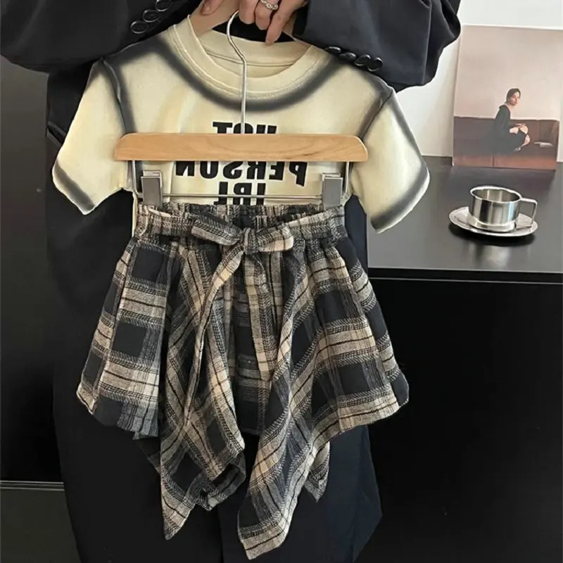 Summer Children\'s Clothing Girl Set Fashionable Letter Stroke Edge Short Sleeved T-Shirt+Street Style Irregular Plaid Half Skirt