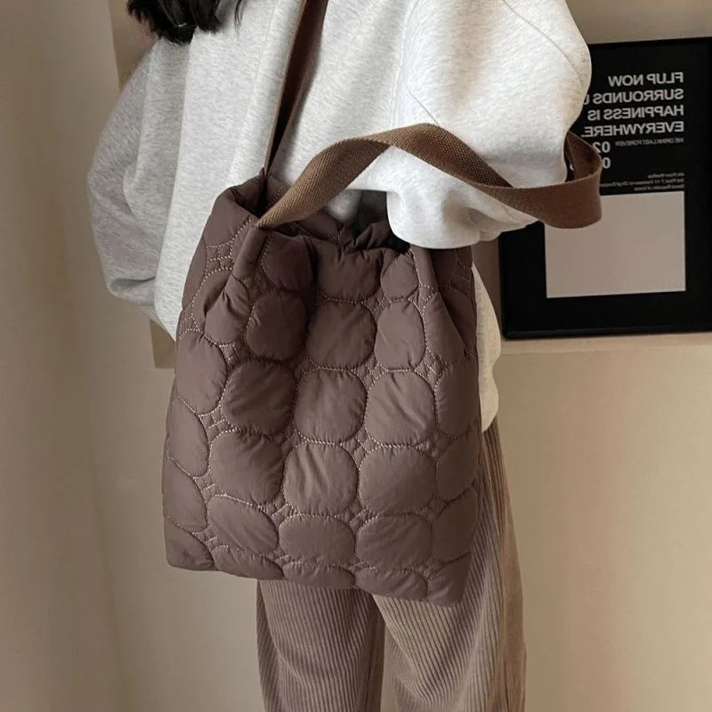 

Korean Ins Fashion Portable Large-capacity Bag Women's New Autumn and Winter Versatile Pleated Cotton Clothing Bag Shoulder Bag