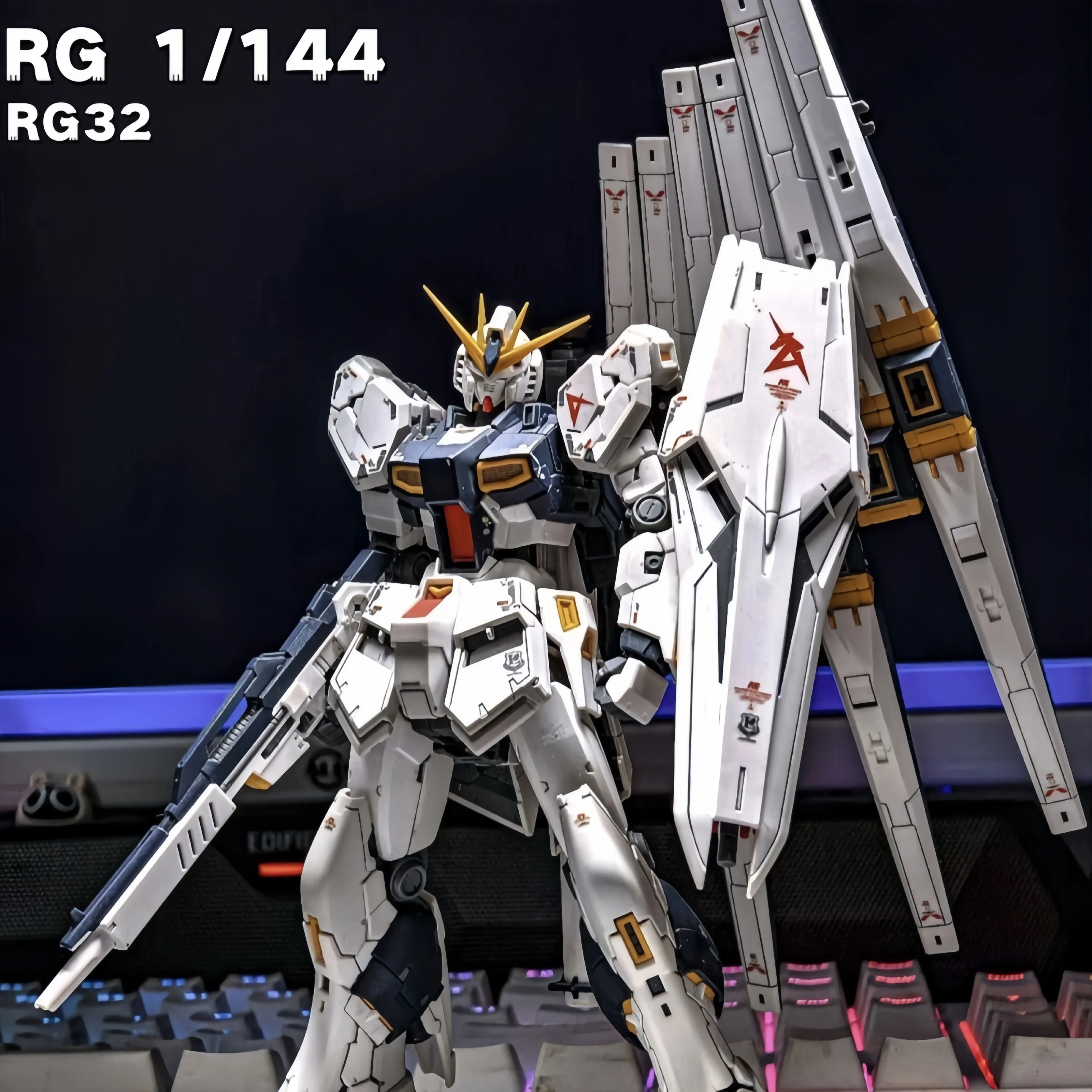 재고 있음 Rg 1/144 V Nu 조립 모델 키트 액션 피규어 깔때기 및 워터 데칼 포함 스탠드 데스크탑 장식 인형 소년 장난감