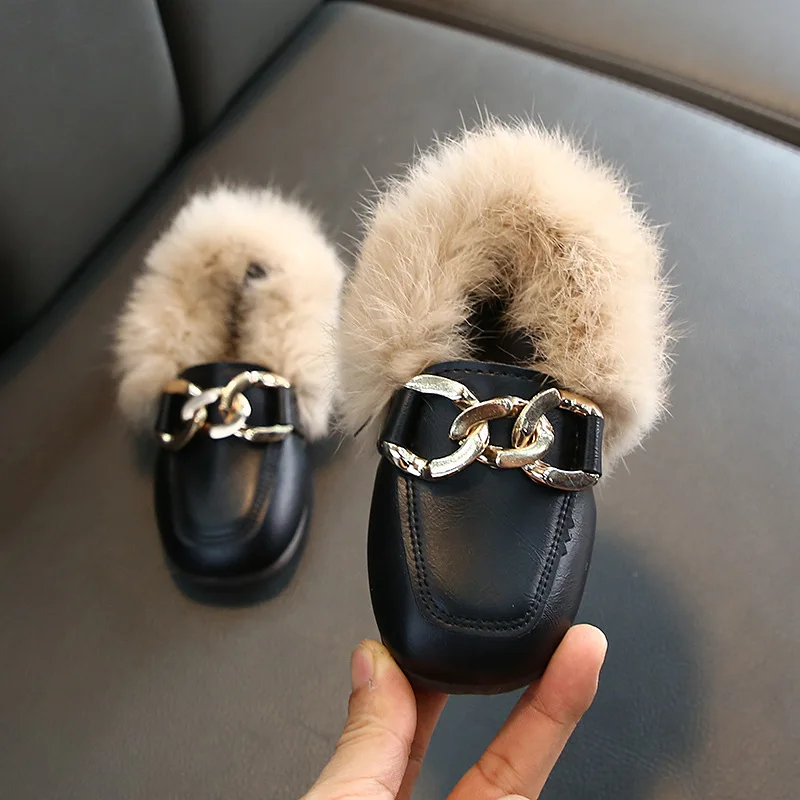 Scarpe invernali in cotone per bambini Warm Plush Fluffy Fur Girls Flats mocassini per bambini con catene in metallo moda comoda scarpa per bambini