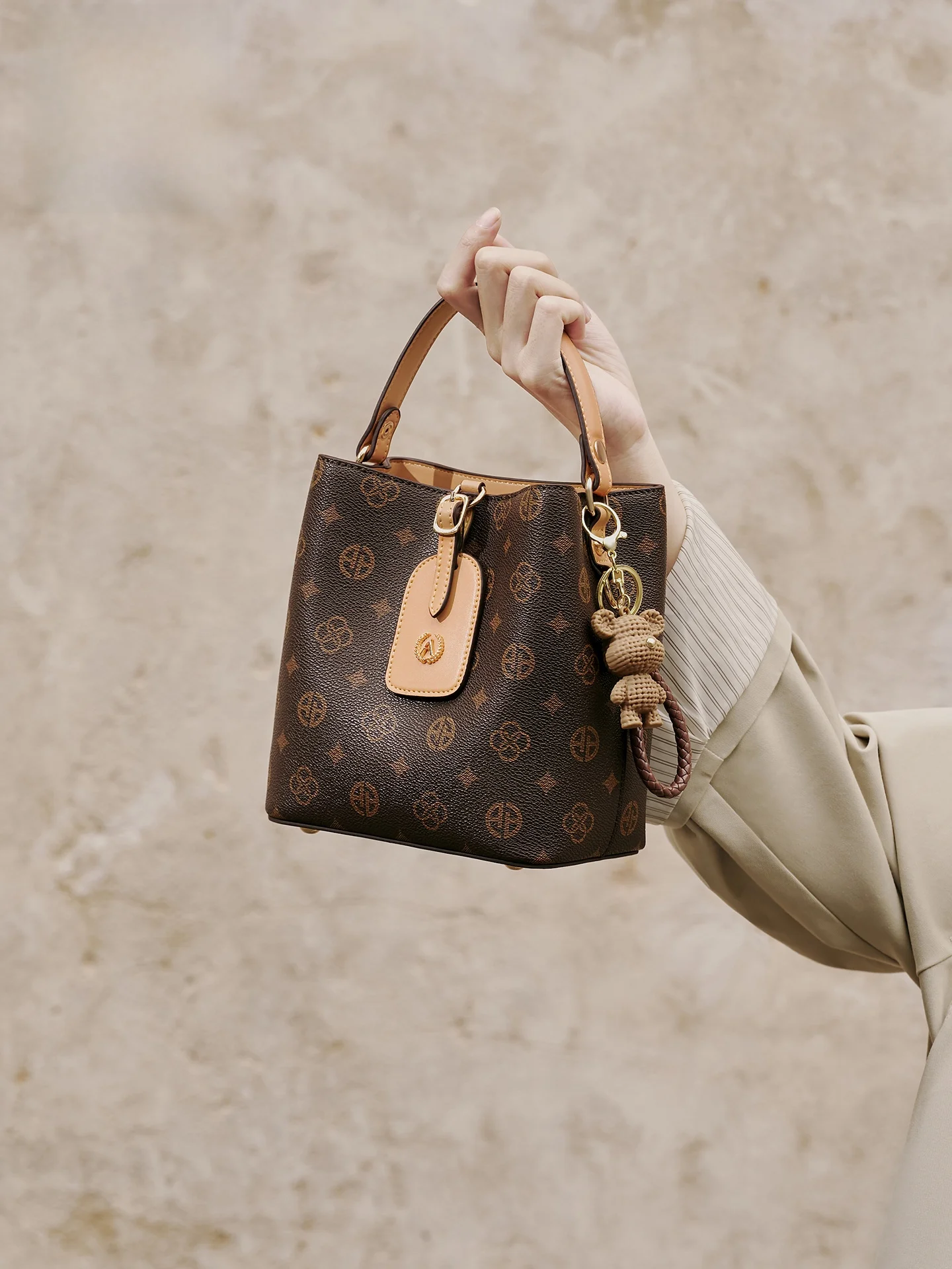 

Женская сумка Aokang Buet Bag, большая вместительная сумка для поездок на работу, сумка через плечо, сумка на одно плечо, модная сумка-тоут из мягкой кожи