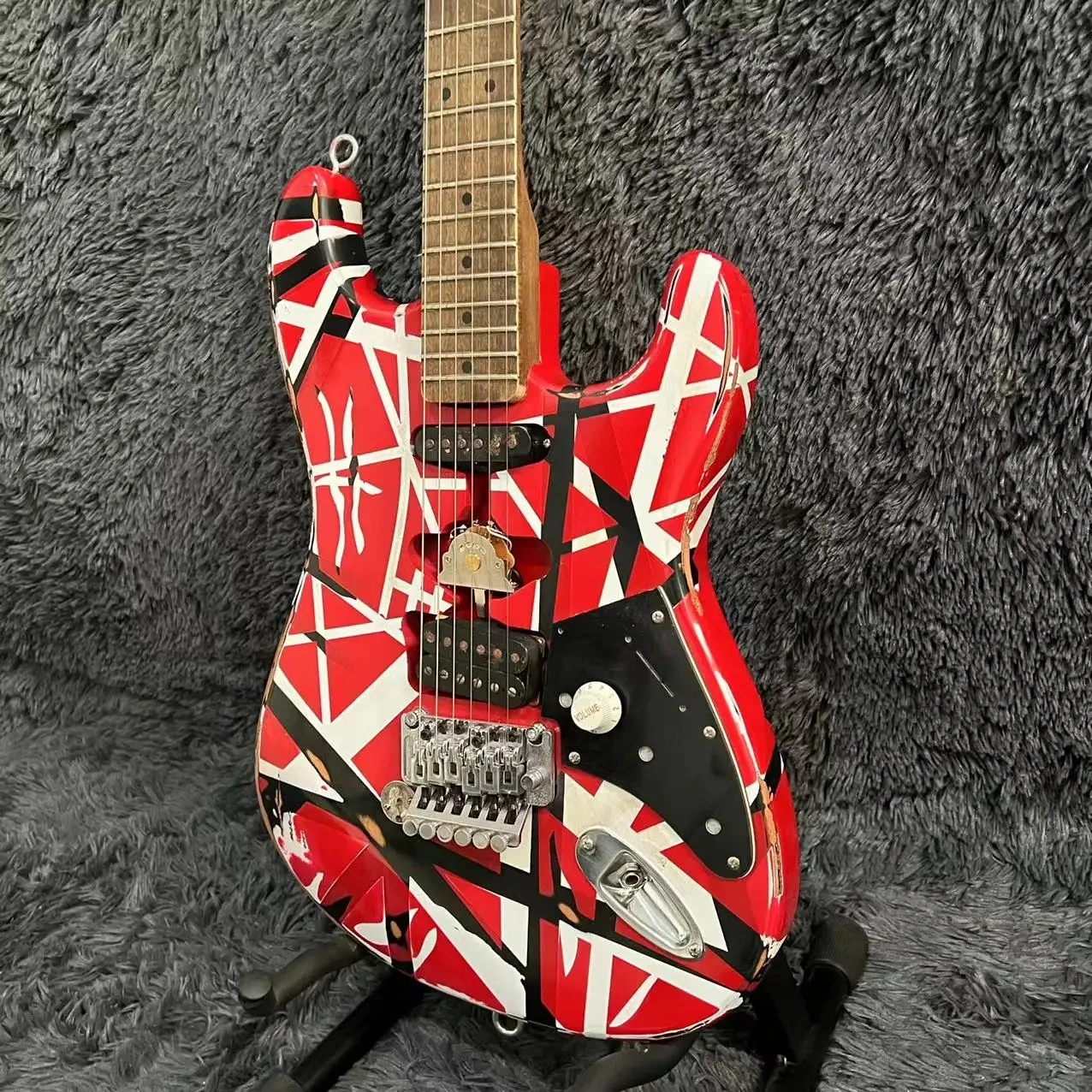 good quality Heavy Relic Electric Guitar White Black Stripe Red, FloydRose Tremolo Bridge & Locking Nut, Special Strap Button