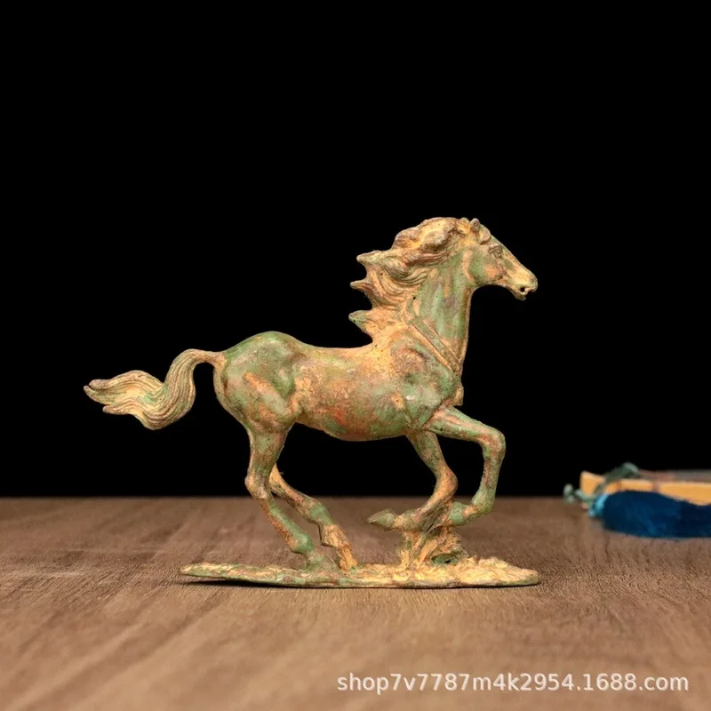 Brass alloy craftwork: a statue of a running horse for home and living room decoration