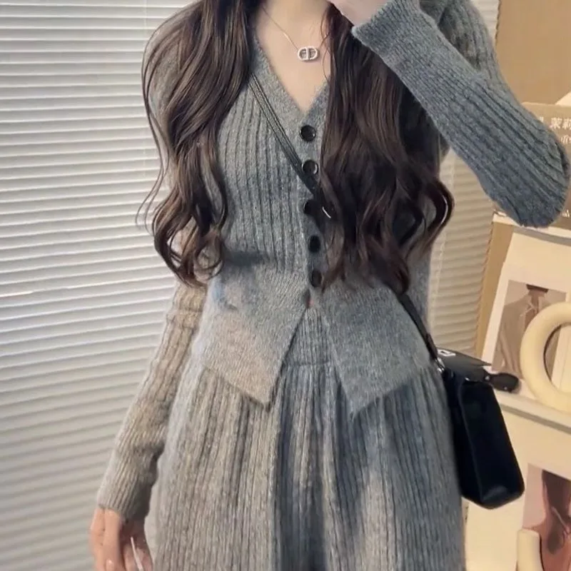 Autumn and Winter Korean Two-piece Suit, A Whole Set of Knitted Sweaters for Small Commuters