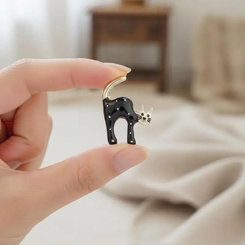 Creative Black White Enamel Cat Brooches For Women Girls Fashion Cartoon Cute Kitten Animal Brooch Clothing Accessories Jewelry