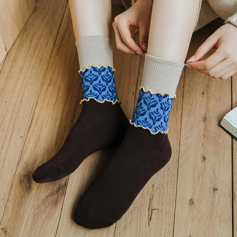 1 Pair Women Retro Cute Stringy Selvedge Middle Tube Socks Creative Design Fashionable All-Match Ins Style Cotton Socks