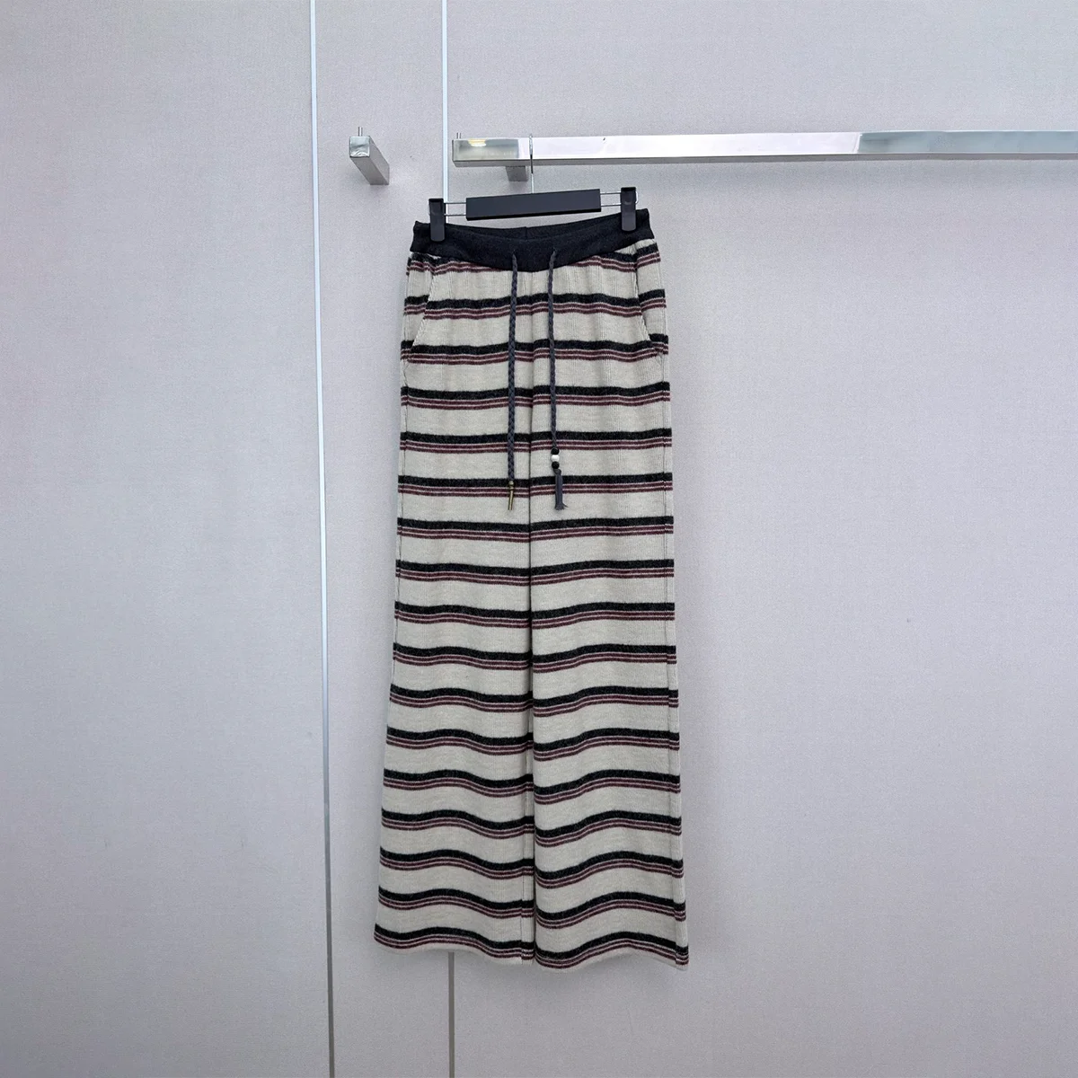 2026 High quality women's clothing Korean contrasting striped knitted pants--26930175