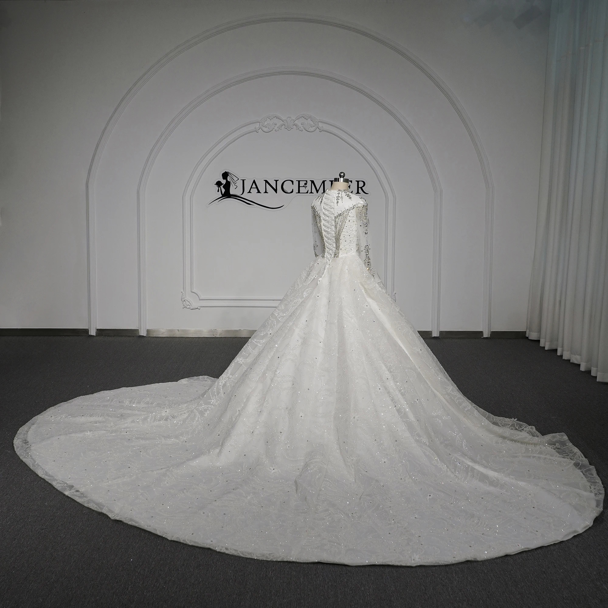 Exquisite Wedding Dress White Glitter Organza Ball Gown Customized High Neck Long Sleeves Cathedral Train فساتين حفلات الزفاف