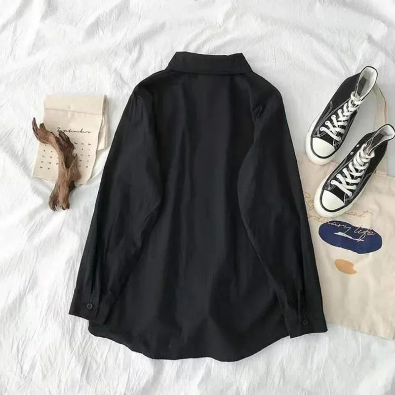 Damskie luźne koszule z długim rękawem w stylu japońskim, białe, w stylu preppy, z kieszenią, kołnierzykiem i zapinane na guziki, damska bluzka oversize Harajuku.