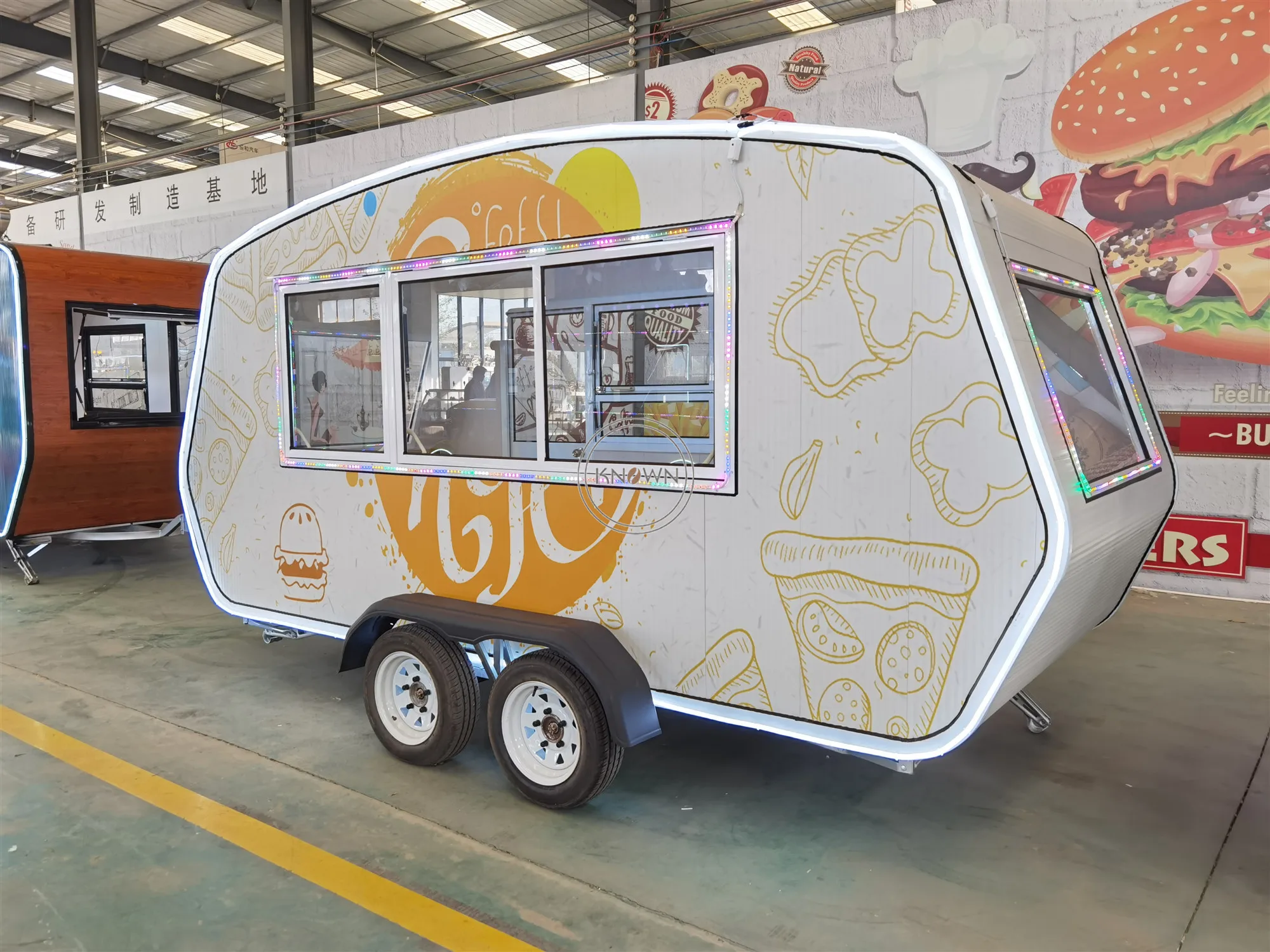 18 قدم Trailers مقطورة الغذاء مجهزة بالكامل المحمول المطبخ الوجبات السريعة مقطورة شاحنة الآيس كريم بيع عربة