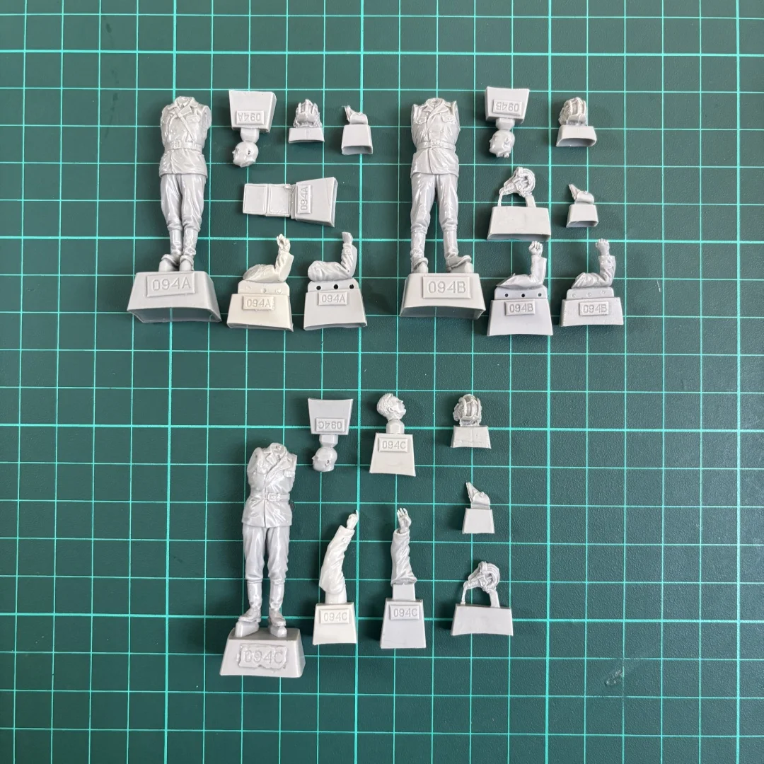 Zestaw modelarski z żywicy w skali 1/35, motyw militarny, załoga radzieckiego czołgu (3 osoby), niezmontowany i niepomalowany GK