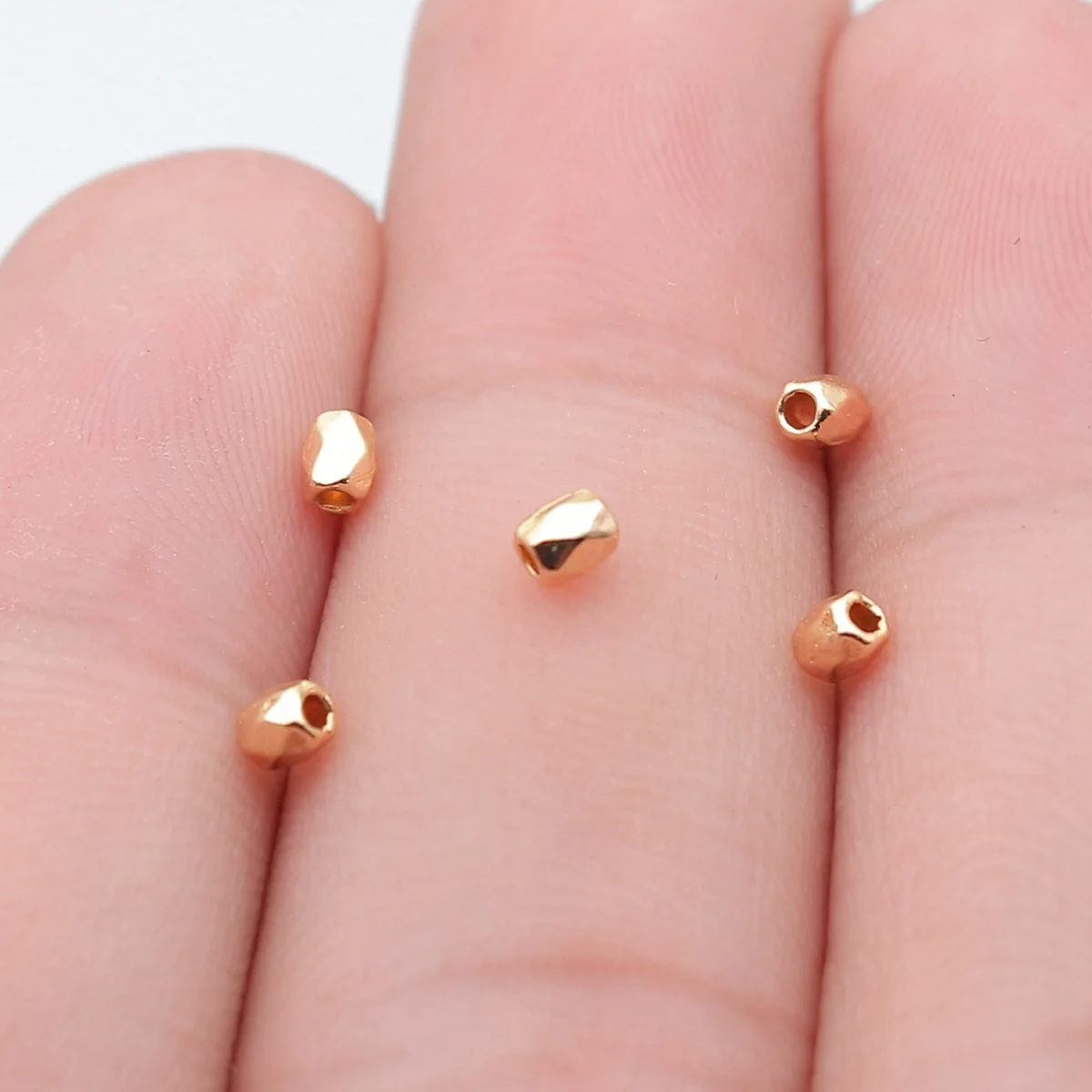 WYSIWYG 100pcs 2.6x2.8x3.2mm 6 Colors Geometric Cut Small Hole Beads Spacer Beads For DIY Jewelry Making Jewelry Findings