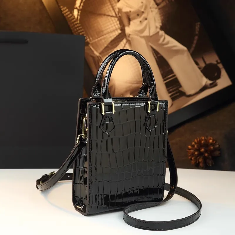 

Crocodile Pattern Leather Women's Handbag Small Shoulder Crossbody Bag 2025 New Mini Niche Versatile Messenger Square Bags