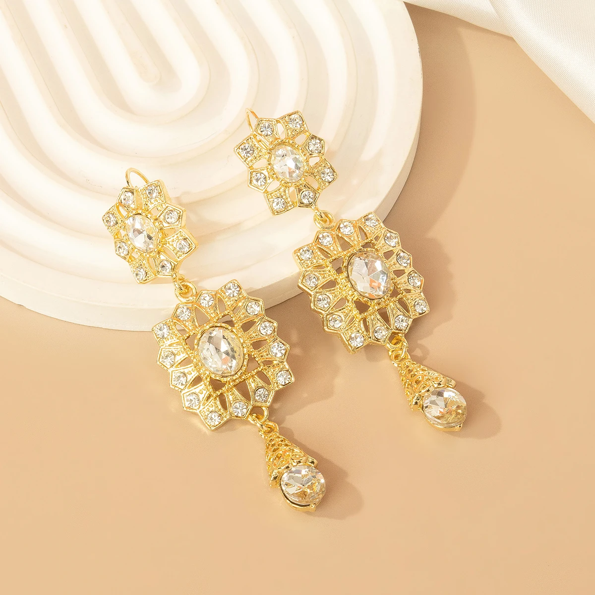 

Plated Bridal Earrings Metal Carved Cut-Out Rhinestone Crystal Earrings Moroccan Women Wedding Dress Jewelry