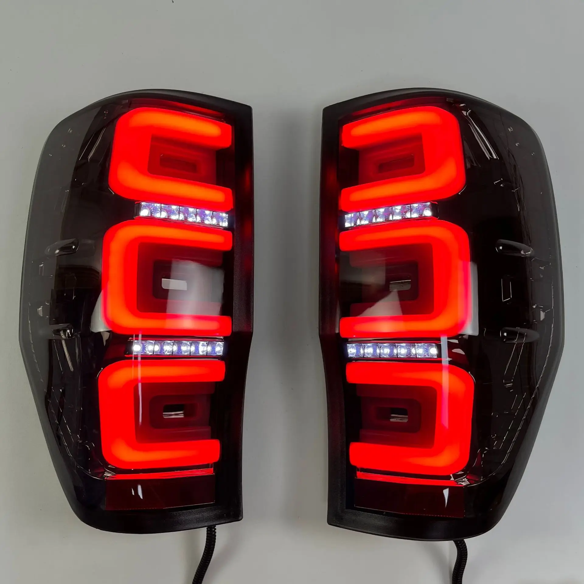 Pair Left Right LED Car Rear Tail Light For Ford Ranger 2016 2017 2018 2019 Car Turn Signal Warning Brake Light Auto Accessories