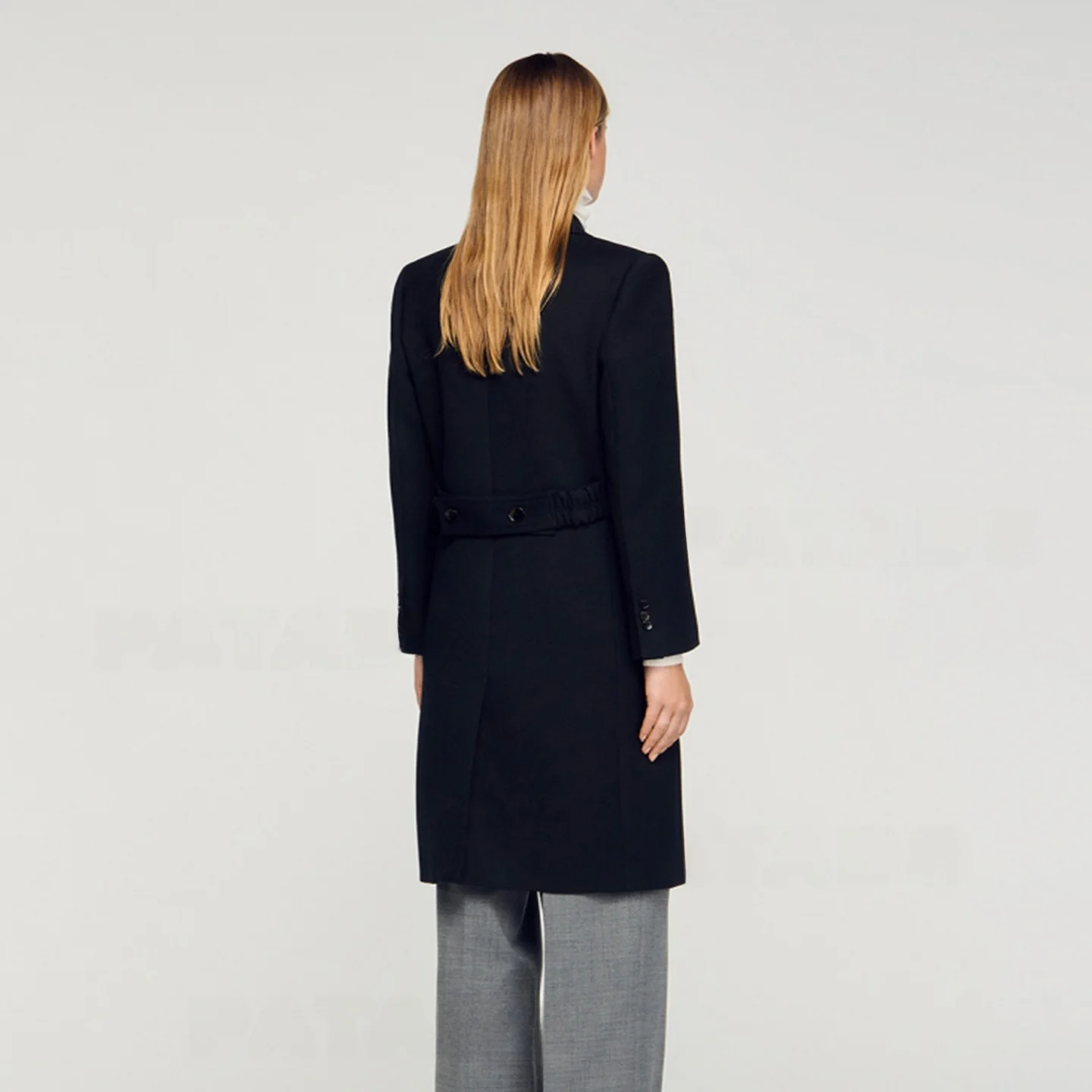Długi płaszcz damski z mieszanki wełny, dopasowany, dwurzędowy, za kolano, o prostym kroju, do pracy, elegancki, modny.