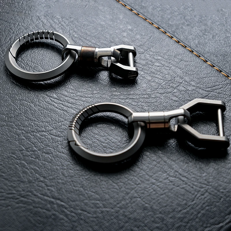 High-End Titanium Men Key Chain Can Be Rotated 360° Key Ring Super Light Luxury Car Keychain Accessories The Best Gift For Men