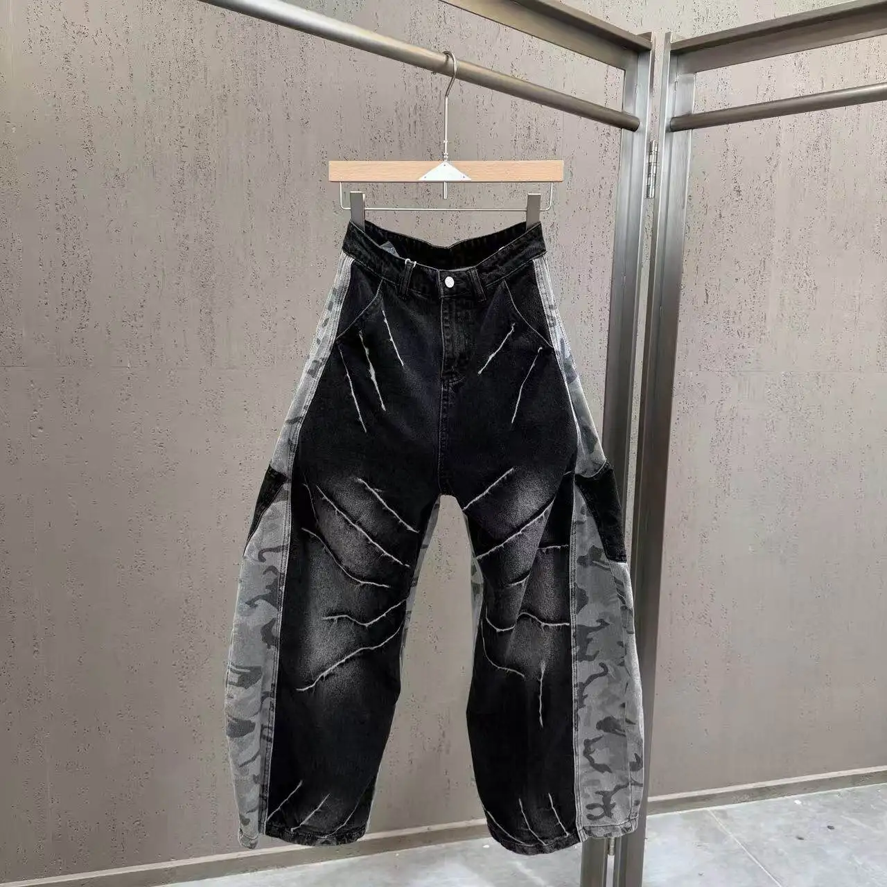 

2026 Summer Vintage Camouflage Pants Fashionable Patchwork Jeans Loose Oversized Design Denim Scythe Pants Hip-Hop Rock Trousers