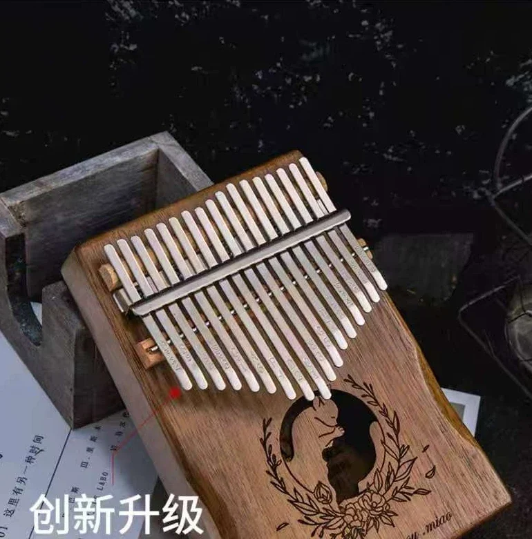2025 Elektrische Kalimba Duimpiano 17-toetsen Mahonie Vinger Mbira Kinderen Volwassenen Instrument Beervormig Transparant (NATUURLIJK)