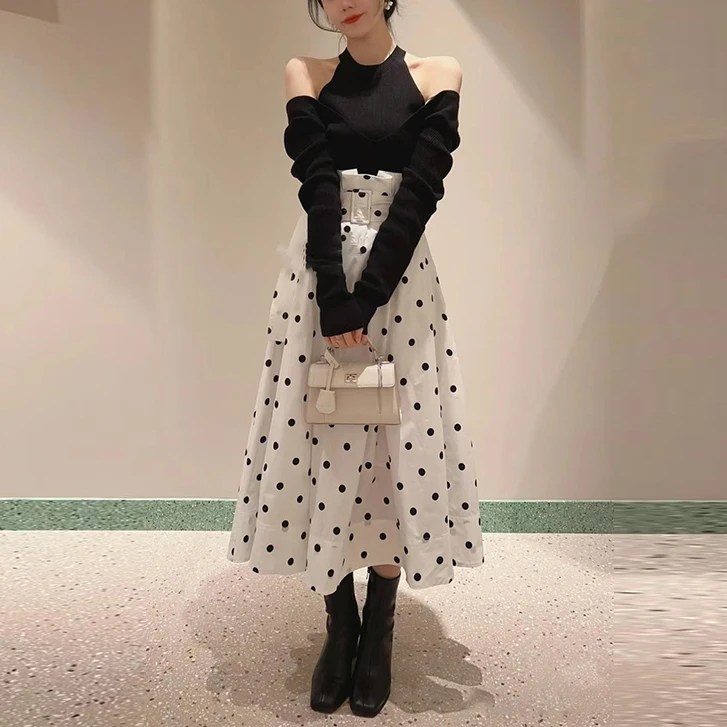

Elegant Pure Color Block Knitted Dress with Large Skirt Hemline And Shoulder Baring Neckline for Spring 2024 Ladies' Fashion