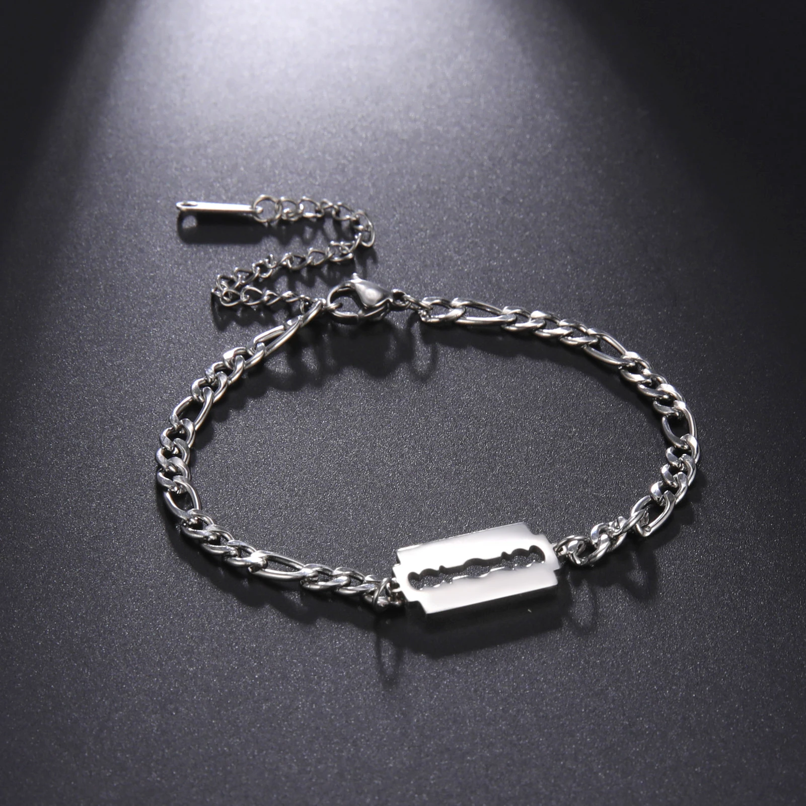 Skyrim Razor Blade Charm Bracelet Stainless Steel Shaver Pendant Adjustable Figaro Chain Bracelets Hip Hop Jewelry for Men Women