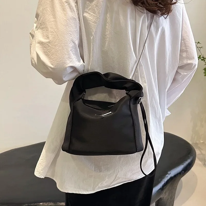 Sacola de nylon com corrente de metal, bolsa crossbody, mini bolsa de embreagem, marca de luxo, nova moda, tendência, 2022