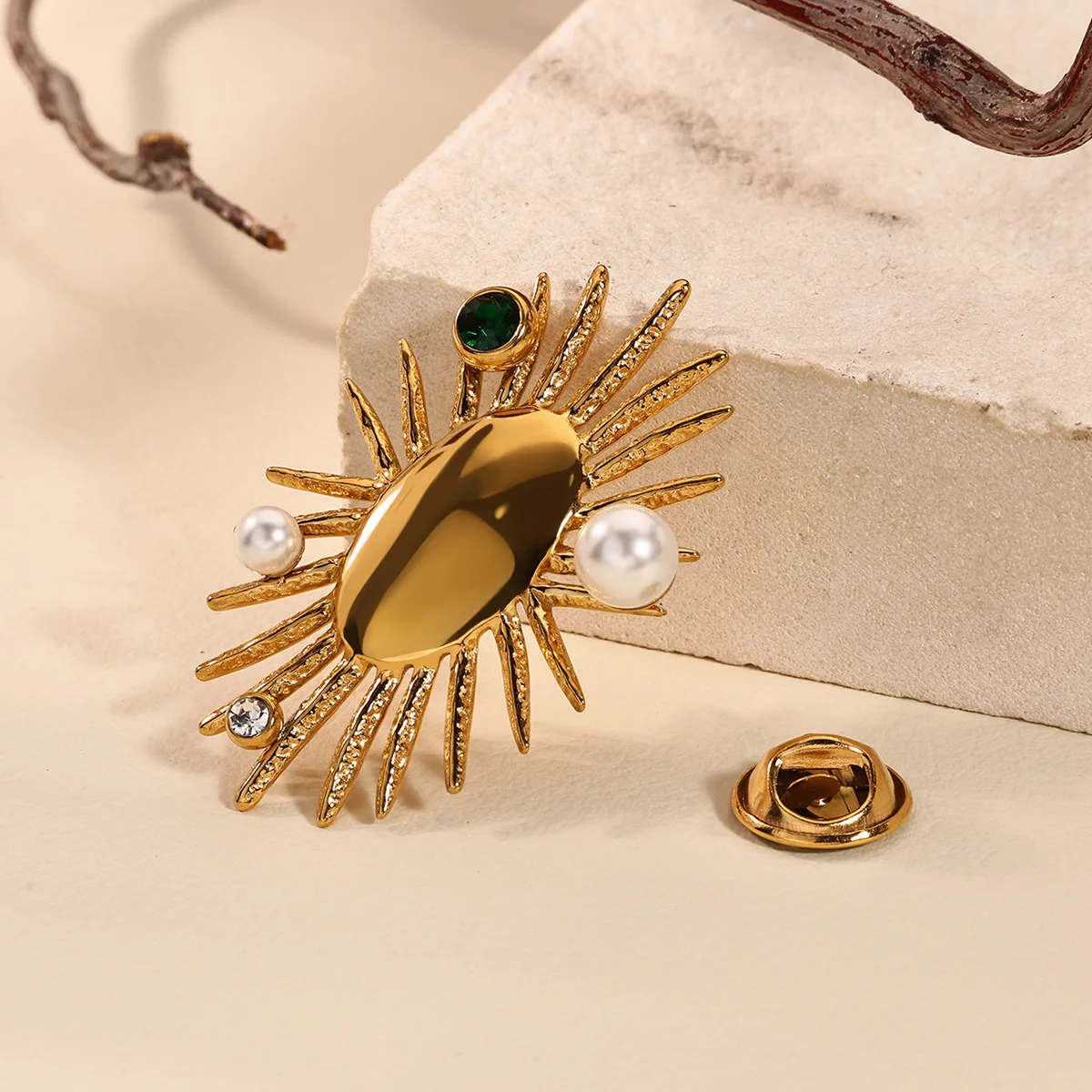 Oval Stainless steel Sun Brooch Gold Color Zircon Imitation Pearl Clothing Brooch Pins Badge Party Leisure Jewelry Accessories