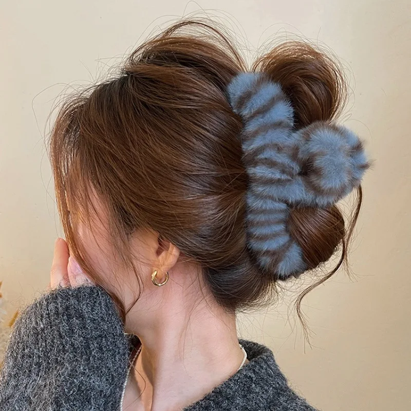 Winter Autumn Fluffy Leopard Print Hair Claw Clip Women  Furry Faux Fur Leopard Shark Clip Hair Accessories Plush Grab Clip