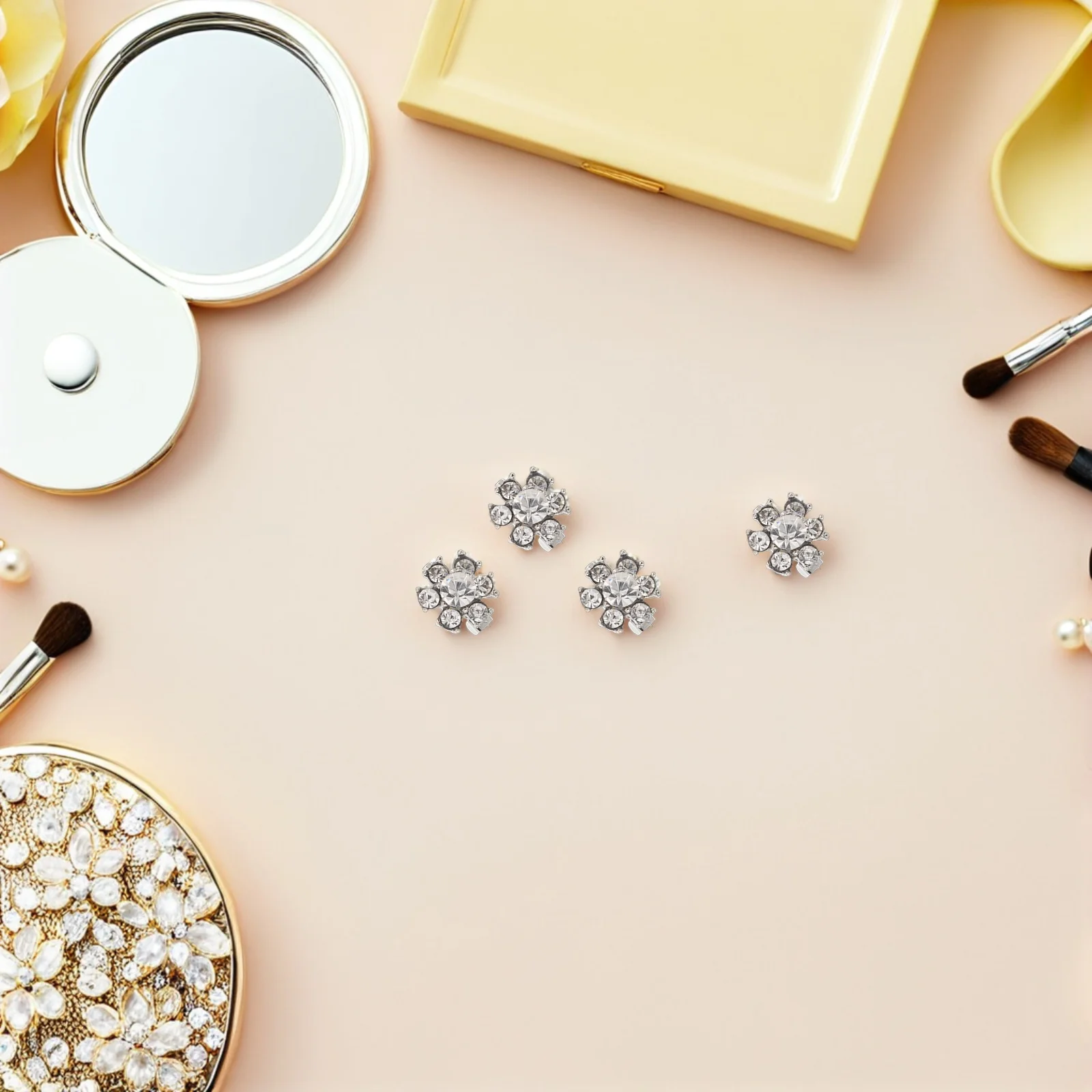 

4Pcs Rhinestone Mini Flower Brooch Silver Alloy Pin Clips Decoration for Clothes Shoes Bags Wedding Dress Accessories