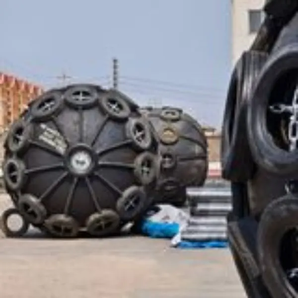 Pneumatischer Fender aus Naturkautschuk in Schwarz für Boote zu einem günstigen Preis für eine begrenzte Zeit