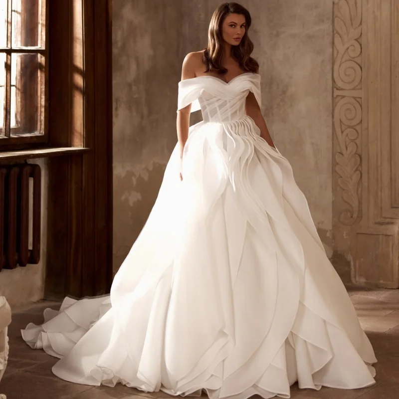 

Простые белые свадебные платья с открытыми плечами, А-силуэт, со шлейфом, кружевные, многослойные, на заказ