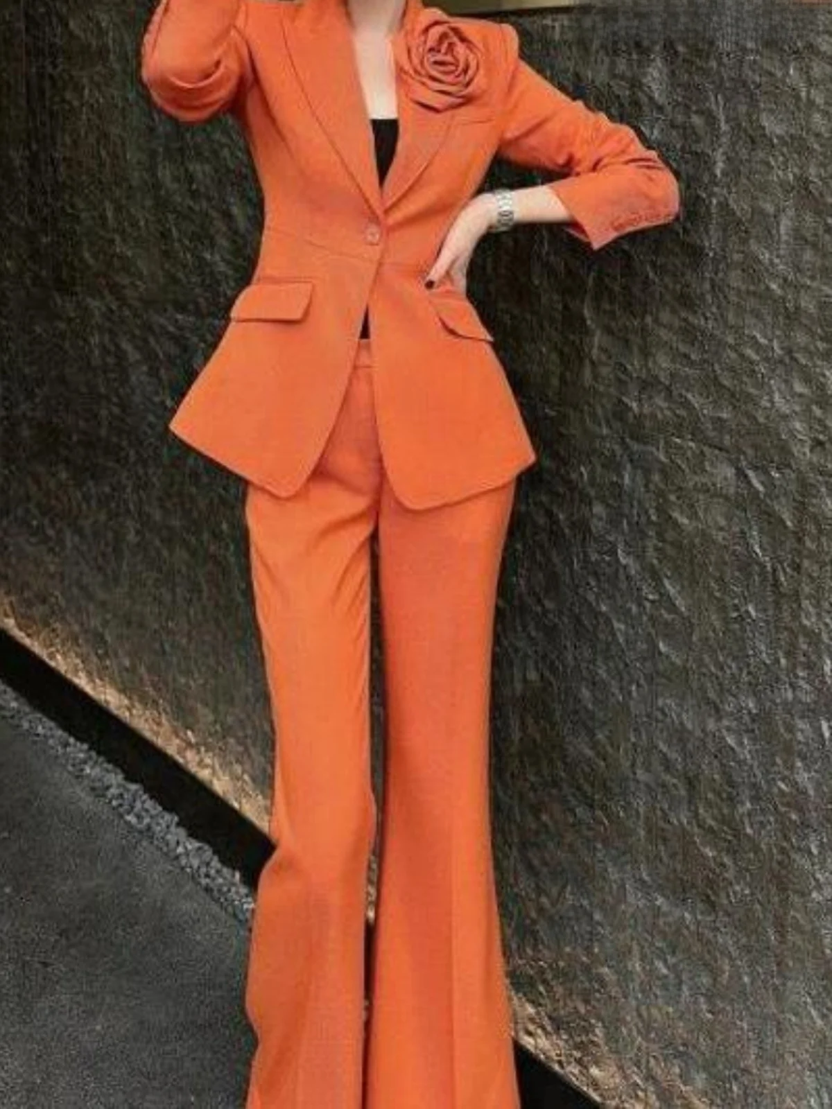 

Весенний женский костюм-двойка класса люкс 2026 года: оранжево-красный, для офиса и работы, элегантный, омолаживающий, всесезонный модный комплект