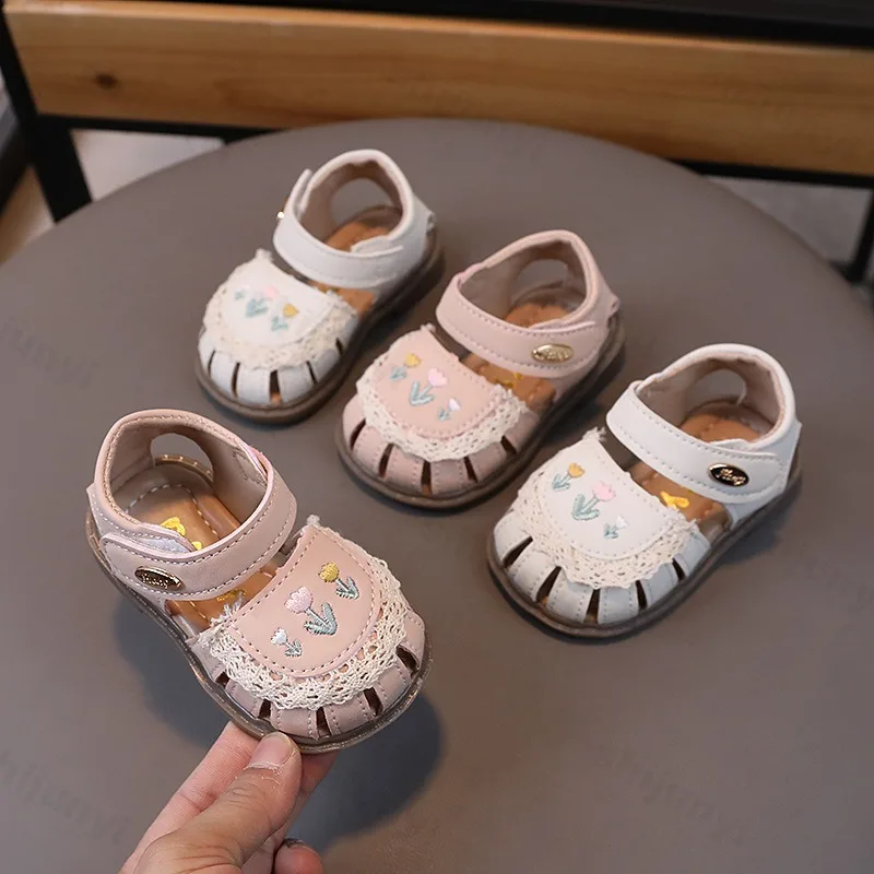 

Baby Children's Sandals 2025 Summer Kids Outdoor Flats Beach Shoes Sweet Toddler Fashion Embroider Causal Girl Princess Sandals