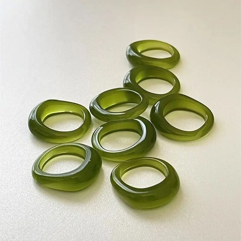 مجموعة مكونة من قطعة واحدة من خاتم الراتنج الأخضر غير المنتظم على الطراز القديم البسيط للسيدات مع مزاج أنيق وحلقة تصميم متعددة الاستخدامات