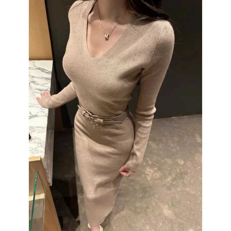 새로운 가을 패션 니트 드레스 여성 브이넥 긴팔 단색 슬림 롱 드레스 이너웨어 니트웨어